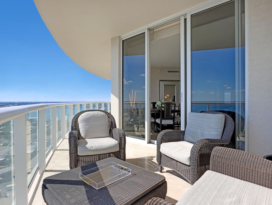 En Venta: $2,495,000 (2 camas, 2 baños, 2115 Pies cuadrados)