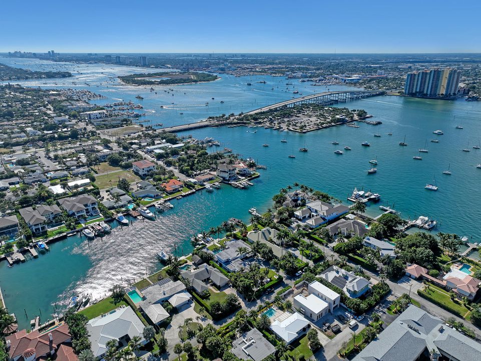 En Venta: $2,495,000 (2 camas, 2 baños, 2115 Pies cuadrados)