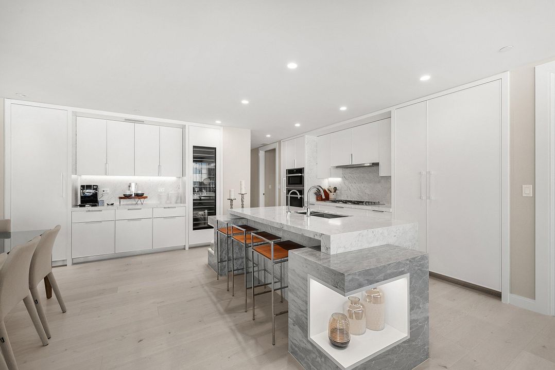 出租: $45,000 (3 贝兹, 3 浴室, 2743 平方英尺)