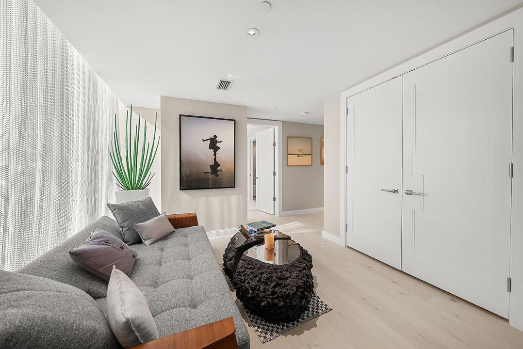 出租: $45,000 (3 贝兹, 3 浴室, 2743 平方英尺)