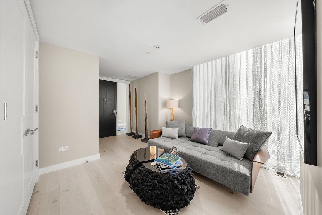 出租: $45,000 (3 贝兹, 3 浴室, 2743 平方英尺)