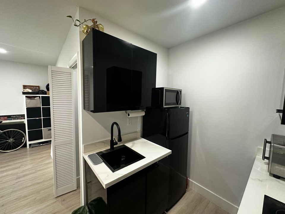 For Rent: $1,650 (0 beds, 1 baths, 456 Square Feet)