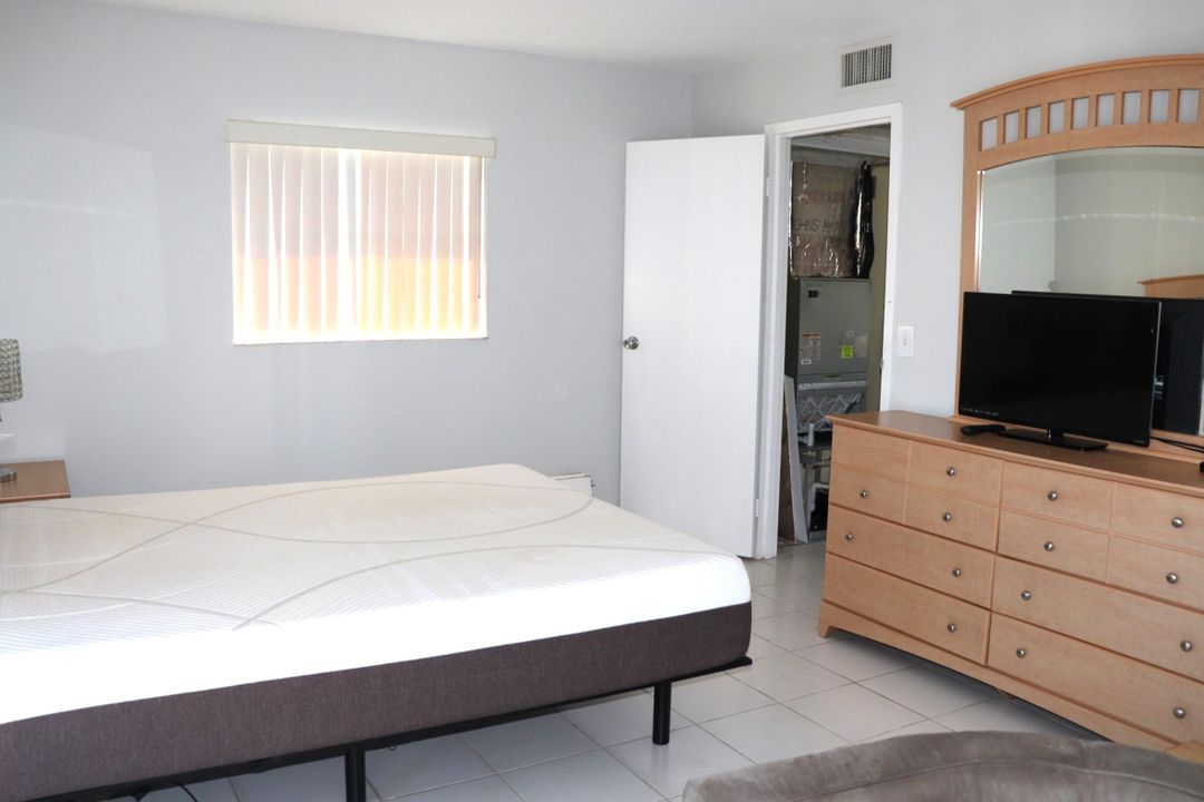 На продажу: $69,900 (1 спален, 1 ванн, 726 Квадратных фут)