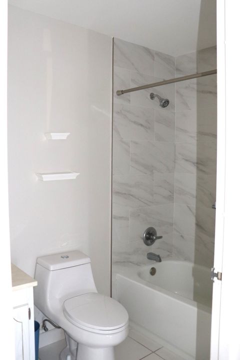 На продажу: $69,900 (1 спален, 1 ванн, 726 Квадратных фут)