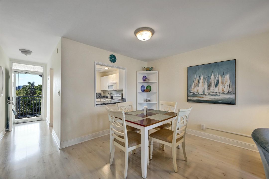 待售: $349,900 (2 贝兹, 2 浴室, 1000 平方英尺)