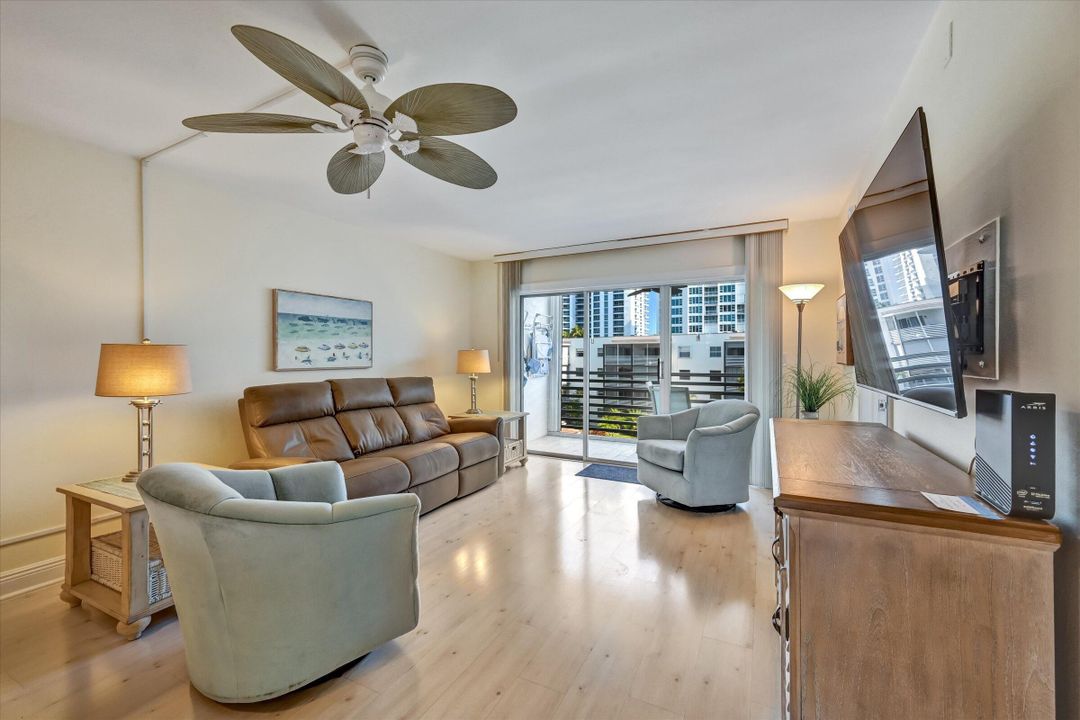 待售: $349,900 (2 贝兹, 2 浴室, 1000 平方英尺)