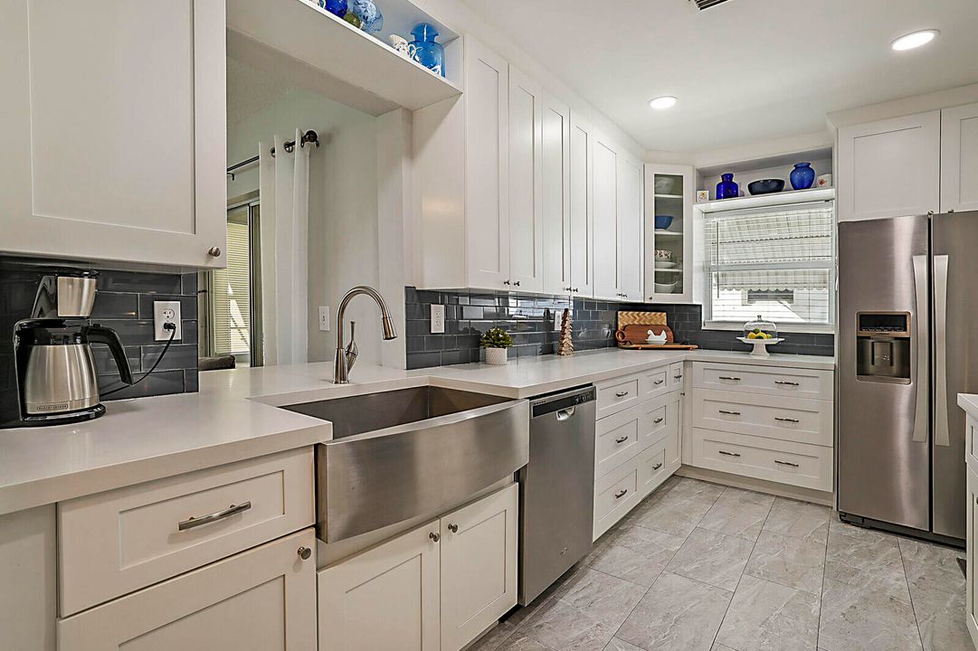 For Sale: $349,900 (2 beds, 2 baths, 1428 Square Feet)