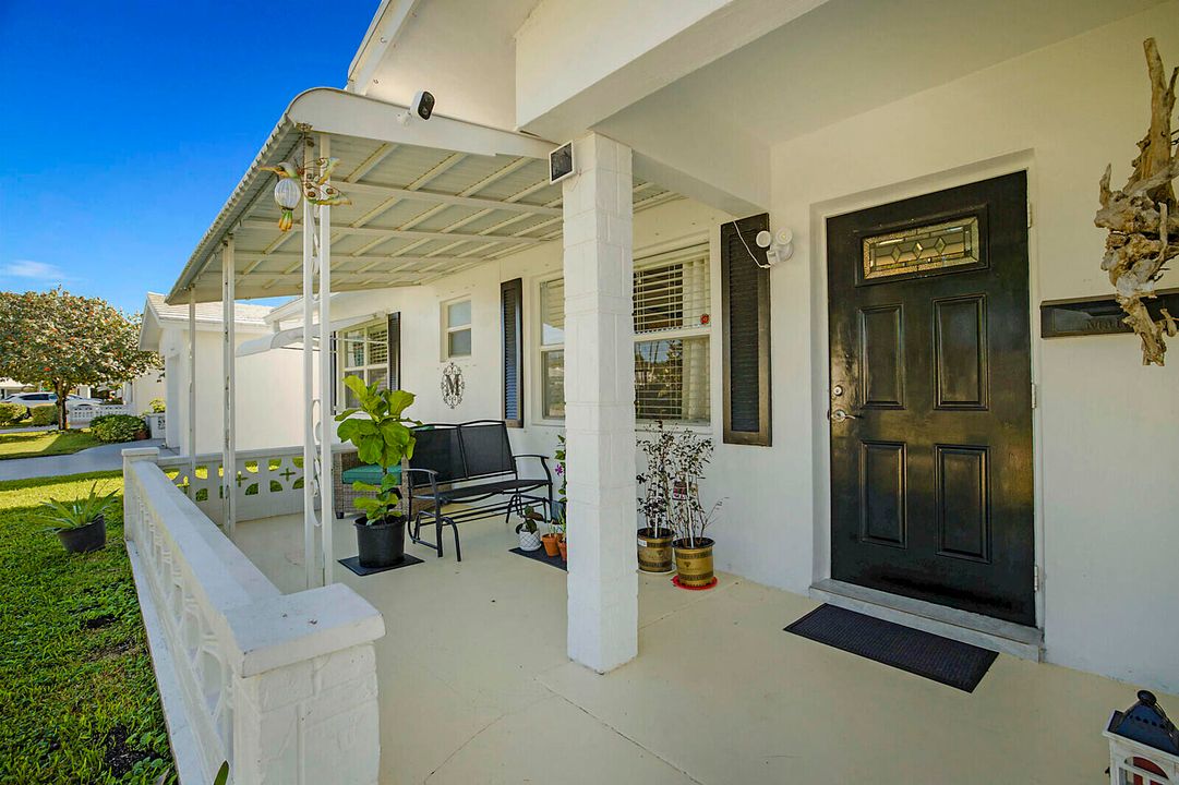 For Sale: $349,900 (2 beds, 2 baths, 1428 Square Feet)