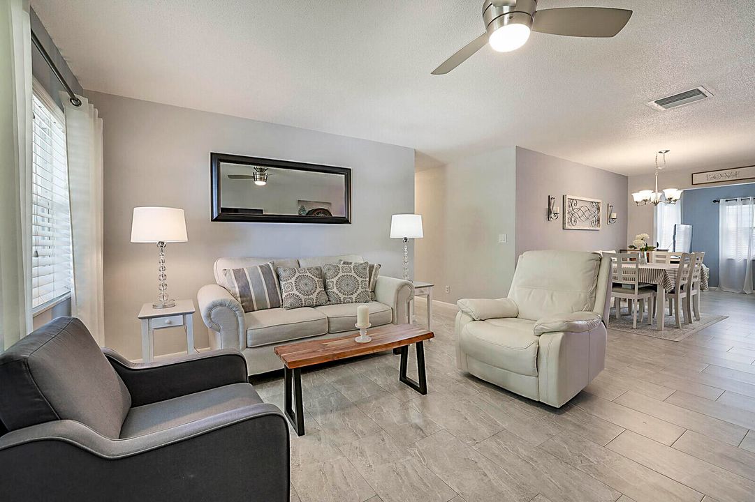 For Sale: $349,900 (2 beds, 2 baths, 1428 Square Feet)