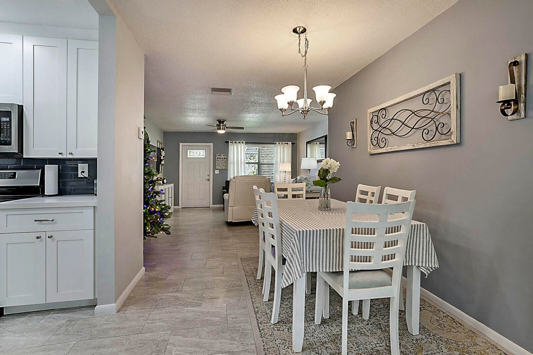 For Sale: $349,900 (2 beds, 2 baths, 1428 Square Feet)