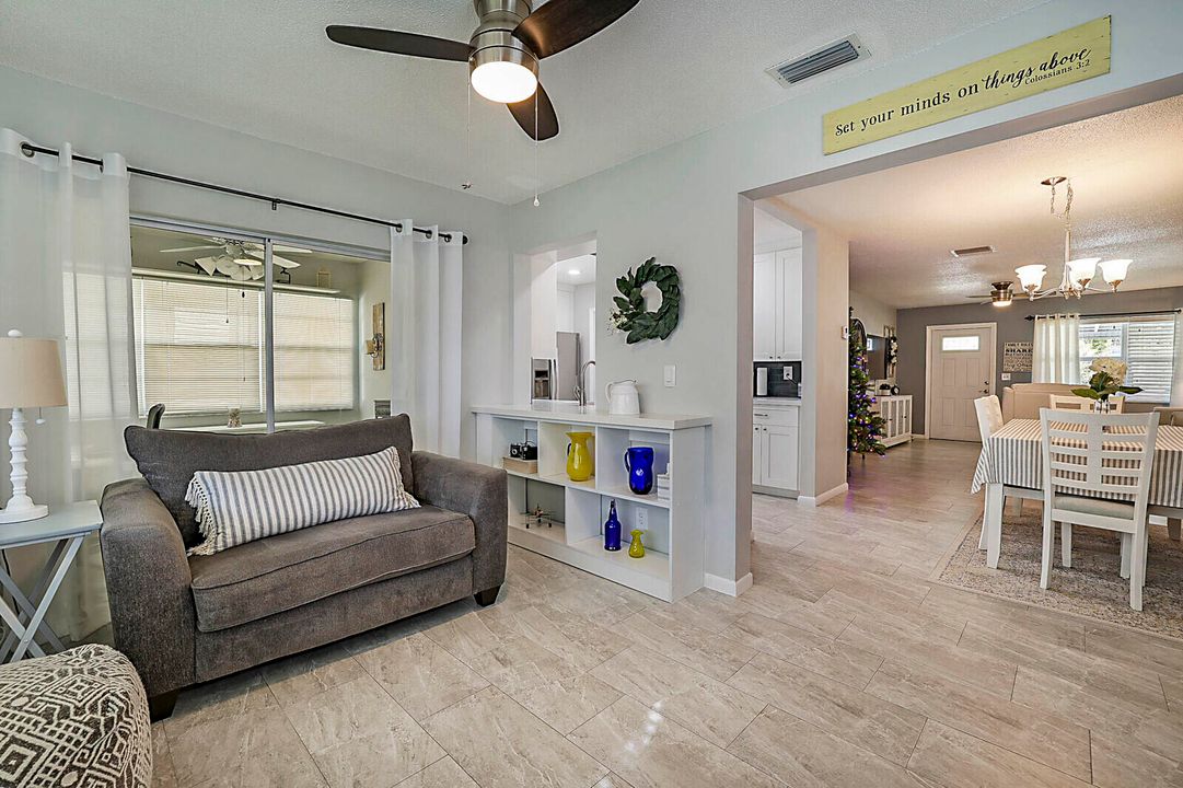 For Sale: $349,900 (2 beds, 2 baths, 1428 Square Feet)