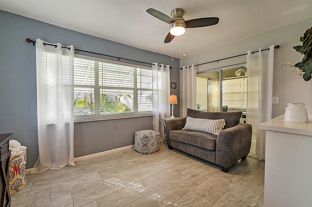 For Sale: $349,900 (2 beds, 2 baths, 1428 Square Feet)