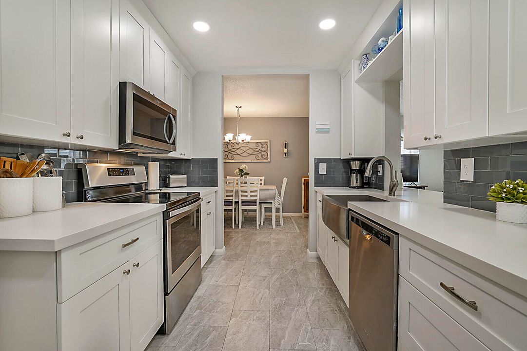 For Sale: $349,900 (2 beds, 2 baths, 1428 Square Feet)