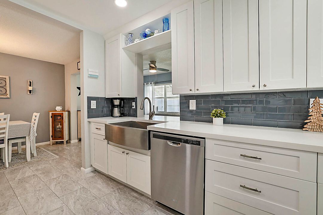 For Sale: $349,900 (2 beds, 2 baths, 1428 Square Feet)