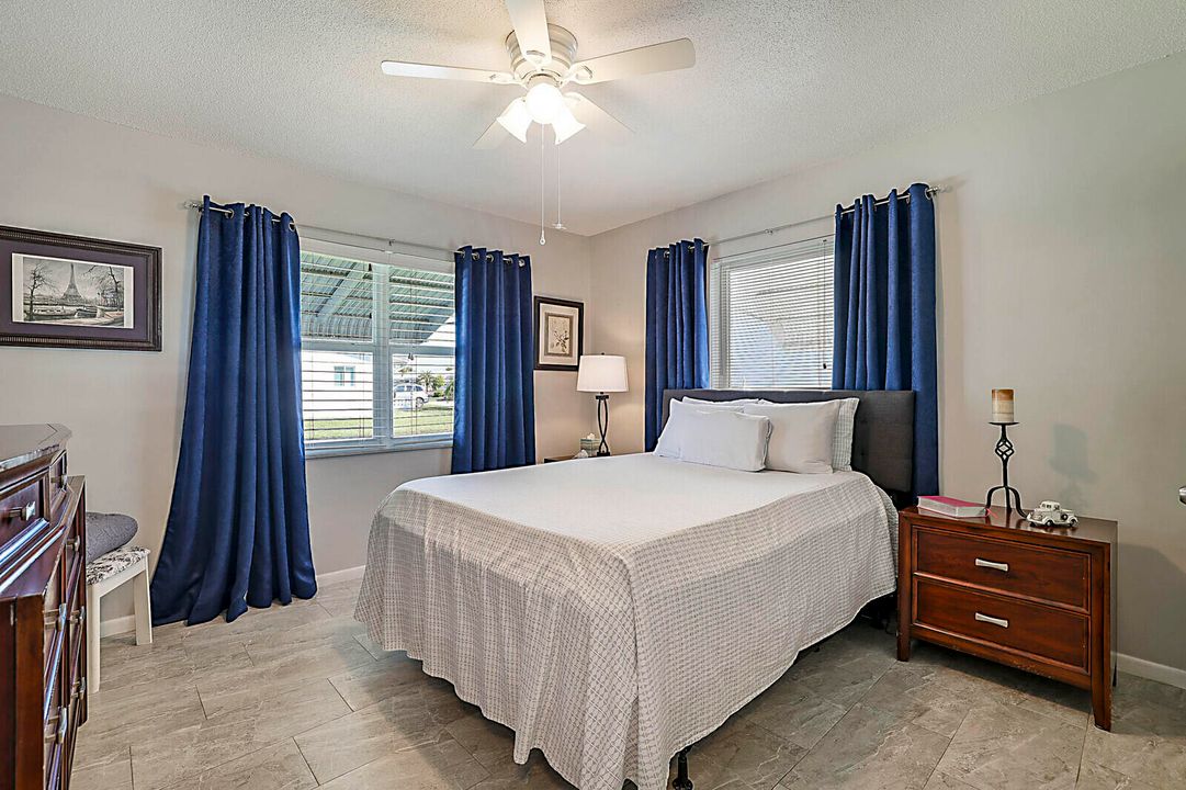 For Sale: $349,900 (2 beds, 2 baths, 1428 Square Feet)