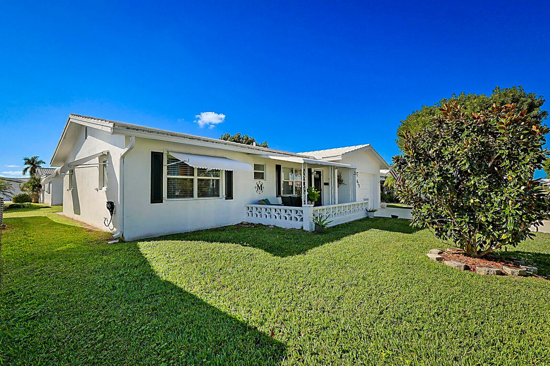 For Sale: $349,900 (2 beds, 2 baths, 1428 Square Feet)