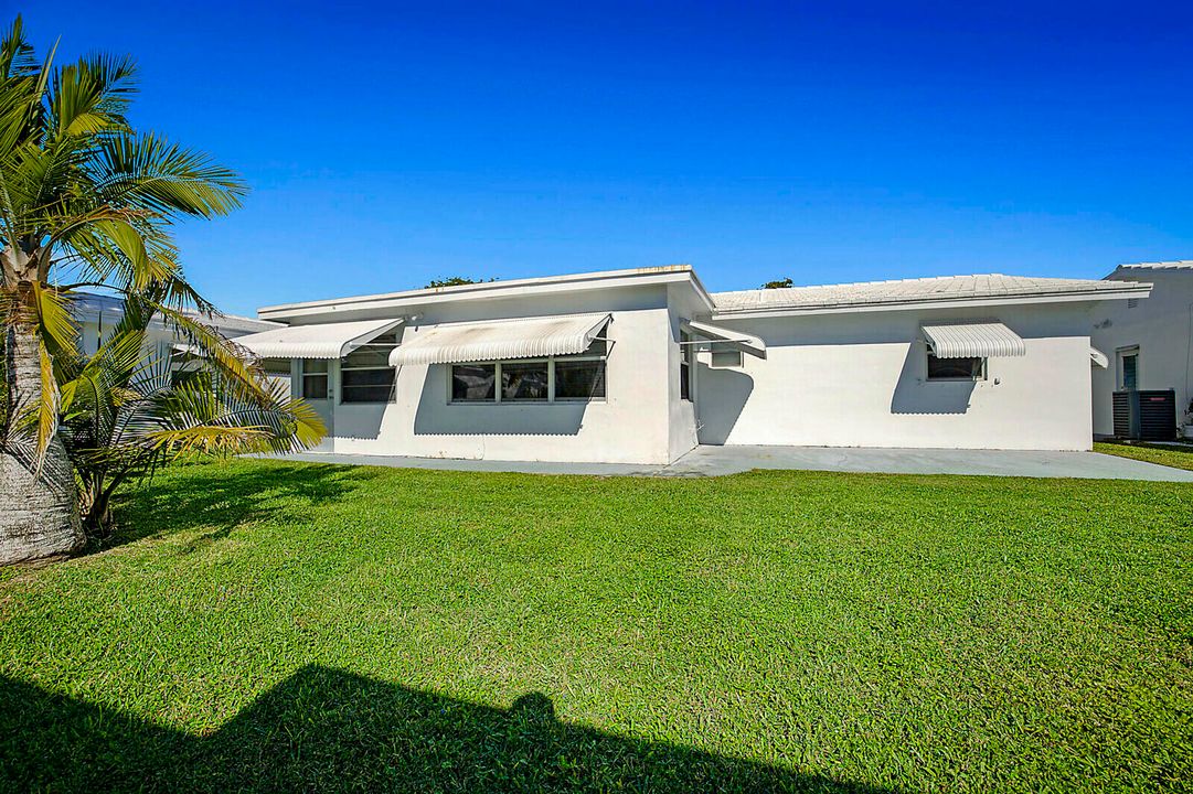 For Sale: $349,900 (2 beds, 2 baths, 1428 Square Feet)