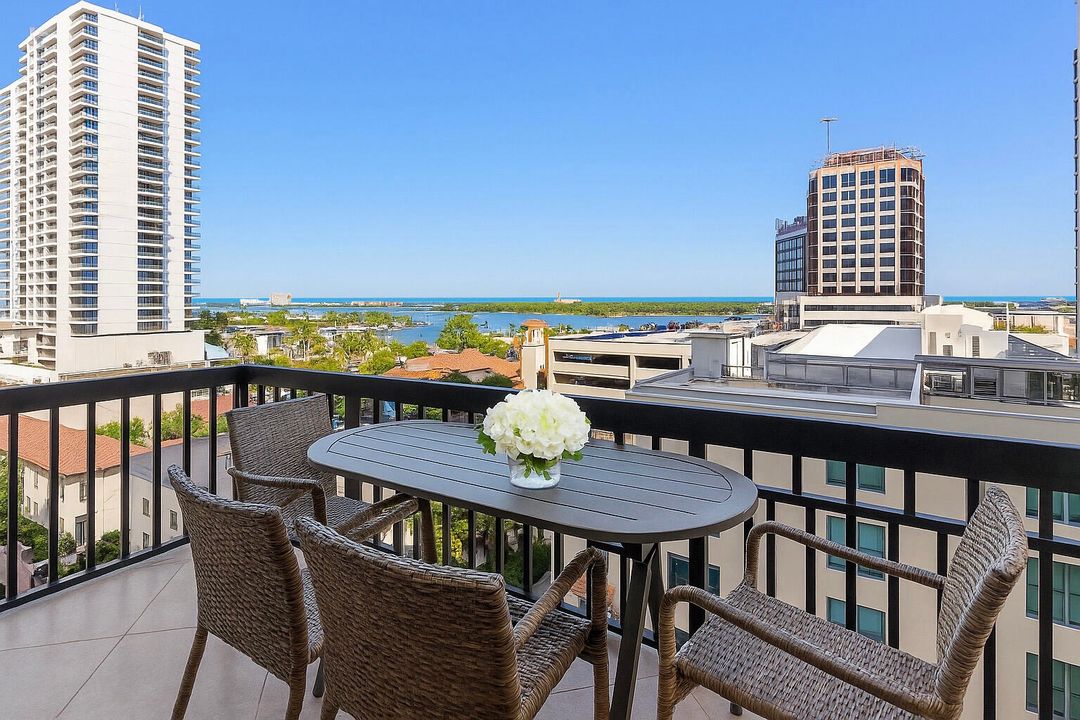 For Sale: $1,585,000 (2 beds, 2 baths, 1461 Square Feet)