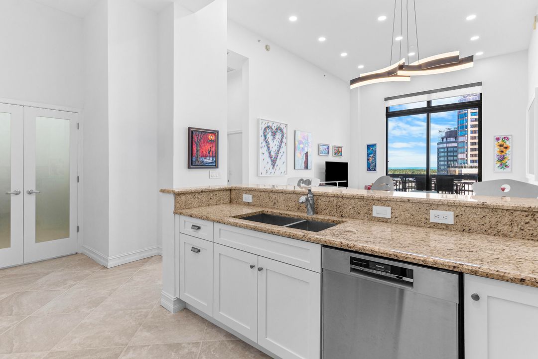 For Sale: $1,585,000 (2 beds, 2 baths, 1461 Square Feet)