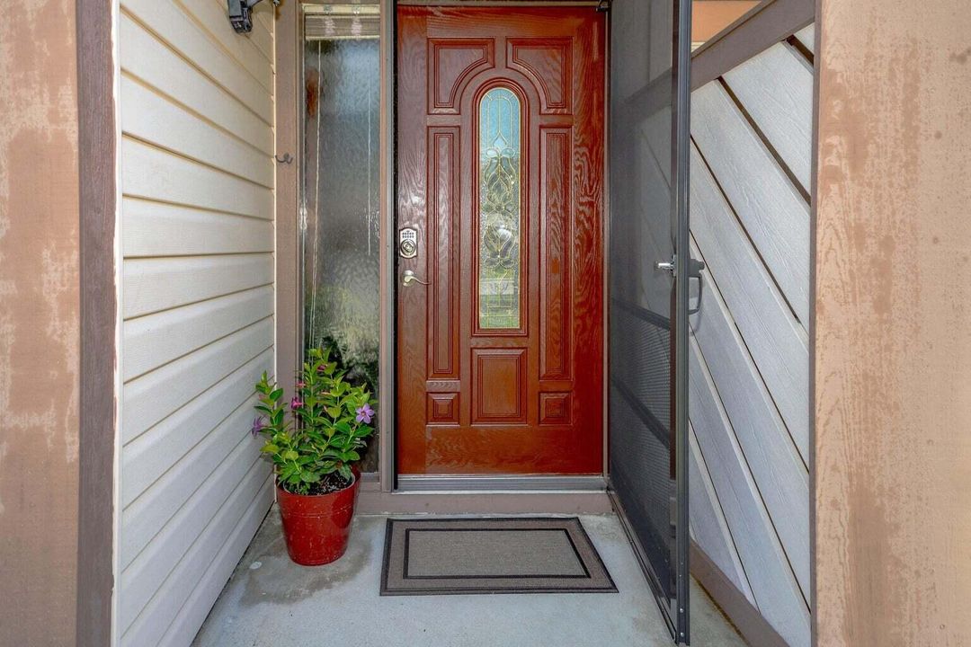 Active With Contract: $2,750 (3 beds, 2 baths, 1435 Square Feet)