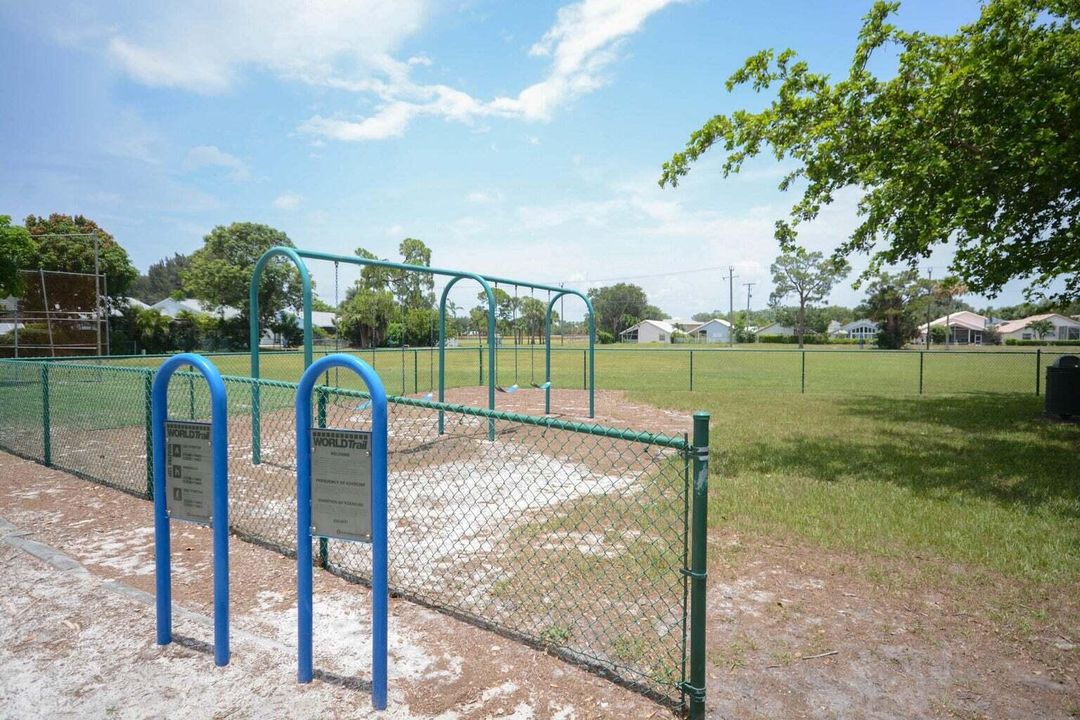 Active With Contract: $2,750 (3 beds, 2 baths, 1435 Square Feet)