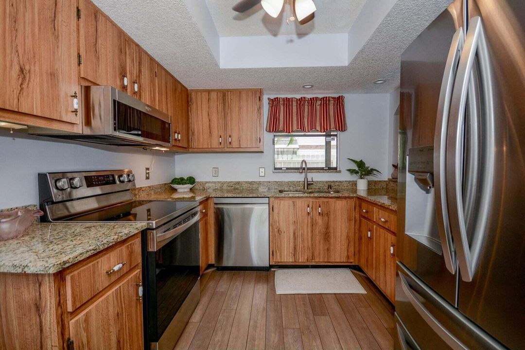 Active With Contract: $2,750 (3 beds, 2 baths, 1435 Square Feet)