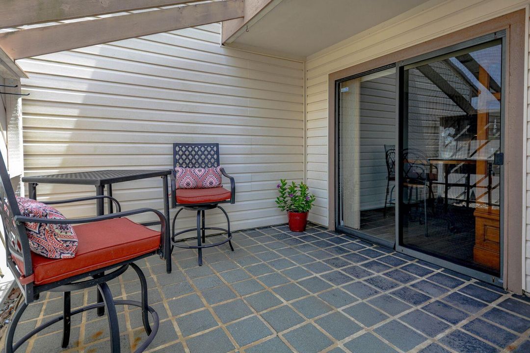 Active With Contract: $2,750 (3 beds, 2 baths, 1435 Square Feet)