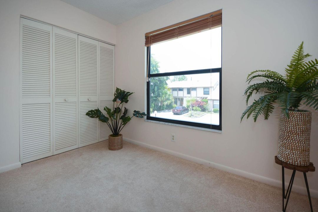 Active With Contract: $2,750 (3 beds, 2 baths, 1435 Square Feet)