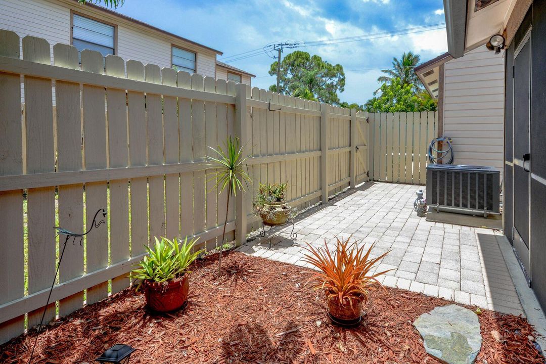 Active With Contract: $2,750 (3 beds, 2 baths, 1435 Square Feet)