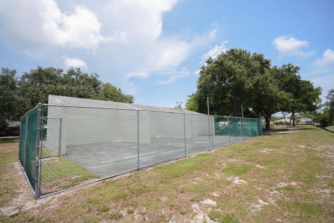 Active With Contract: $2,750 (3 beds, 2 baths, 1435 Square Feet)