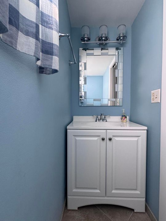 Active With Contract: $2,750 (3 beds, 2 baths, 1435 Square Feet)