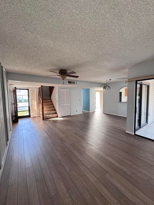 Active With Contract: $2,750 (3 beds, 2 baths, 1435 Square Feet)