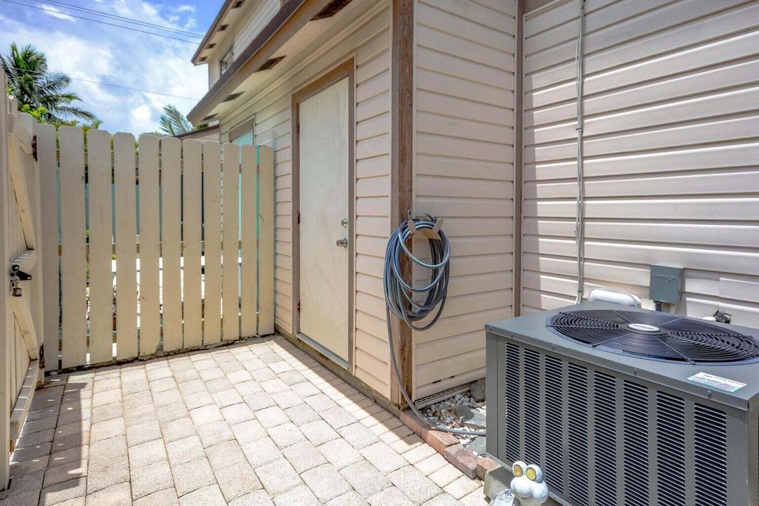 Active With Contract: $2,750 (3 beds, 2 baths, 1435 Square Feet)