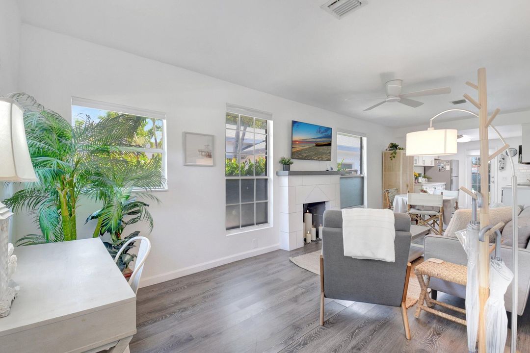 For Sale: $345,000 (2 beds, 1 baths, 720 Square Feet)