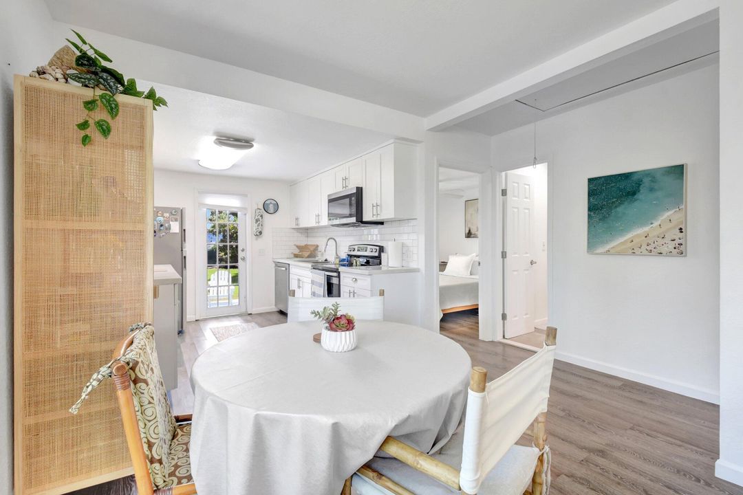 For Sale: $345,000 (2 beds, 1 baths, 720 Square Feet)