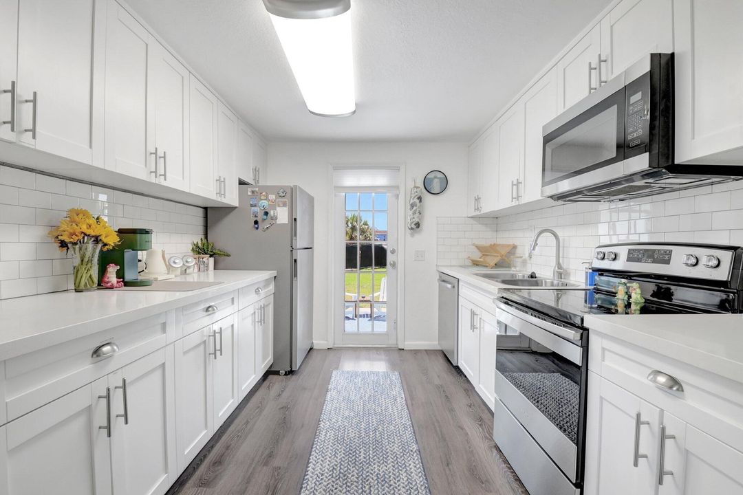 For Sale: $345,000 (2 beds, 1 baths, 720 Square Feet)