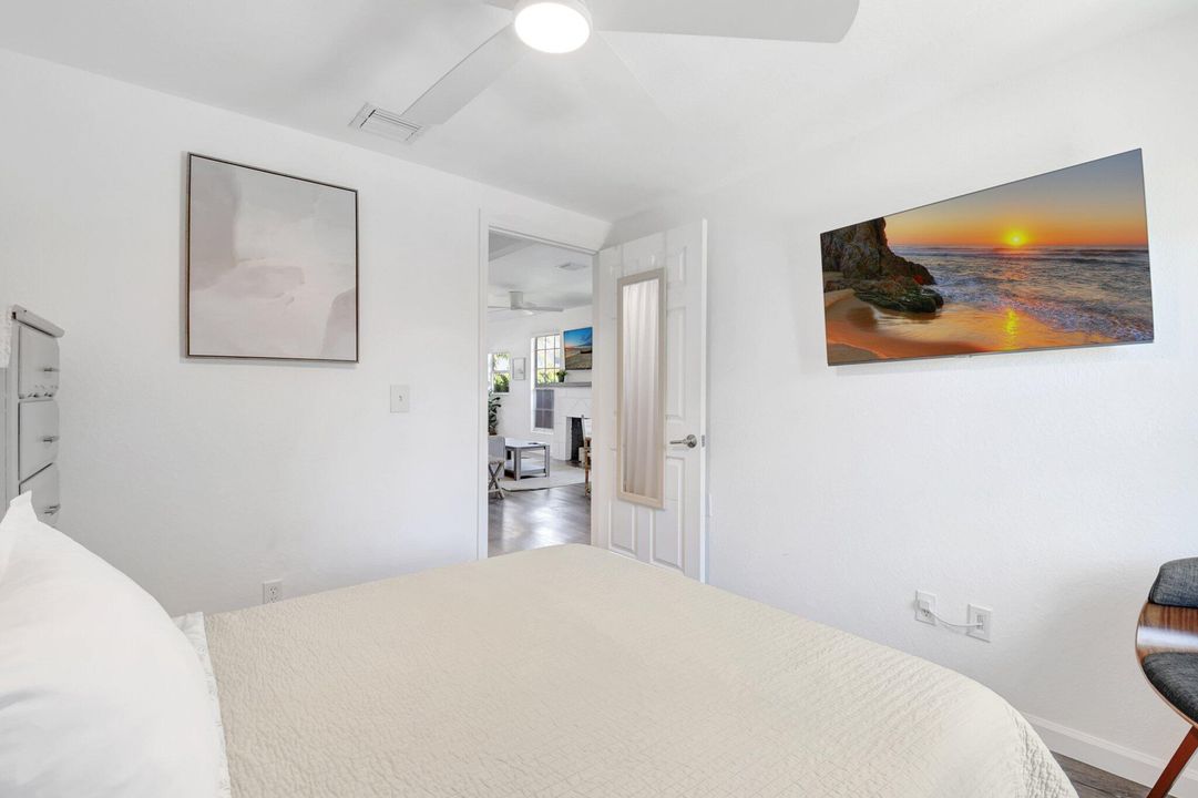 For Sale: $345,000 (2 beds, 1 baths, 720 Square Feet)