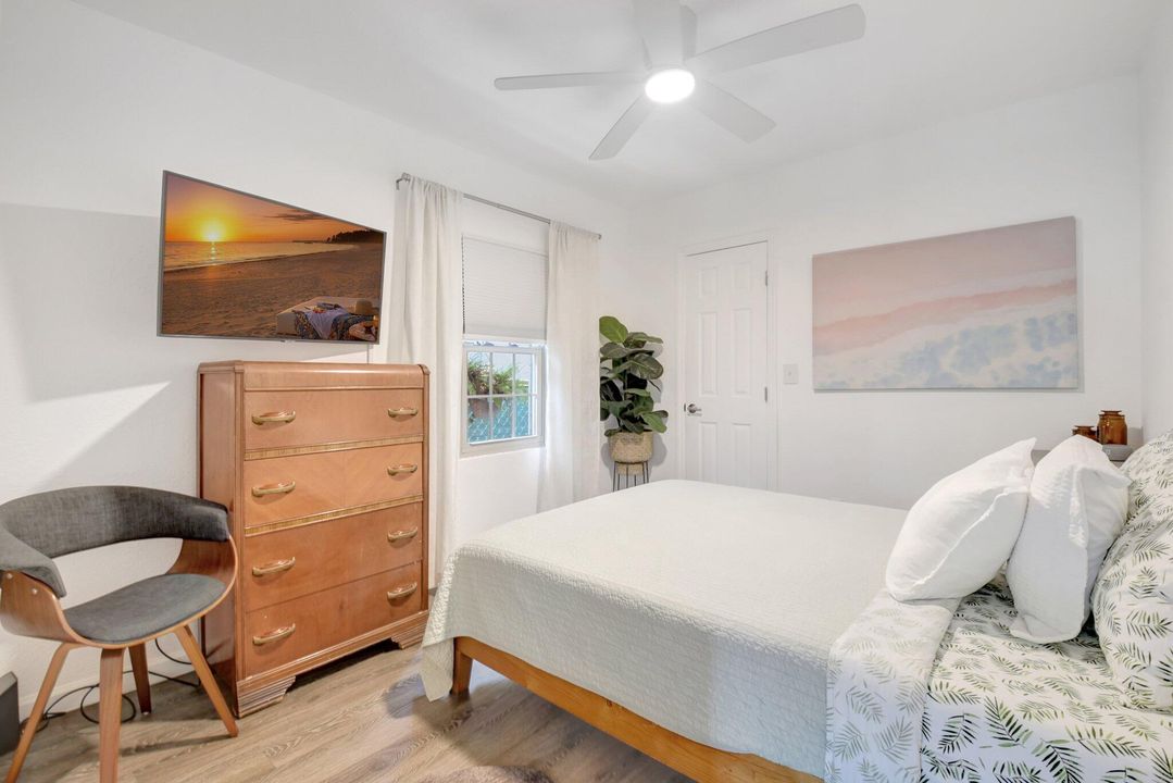 For Sale: $345,000 (2 beds, 1 baths, 720 Square Feet)