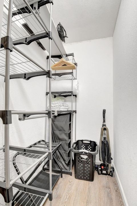 For Sale: $345,000 (2 beds, 1 baths, 720 Square Feet)