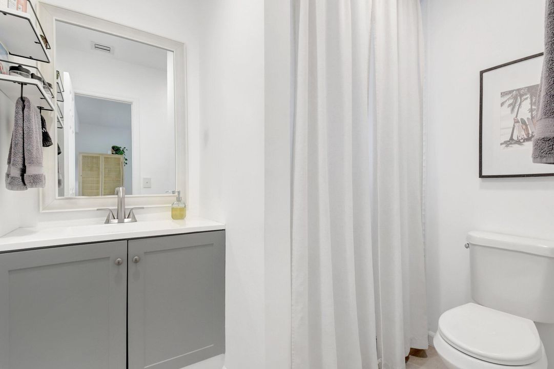 For Sale: $345,000 (2 beds, 1 baths, 720 Square Feet)