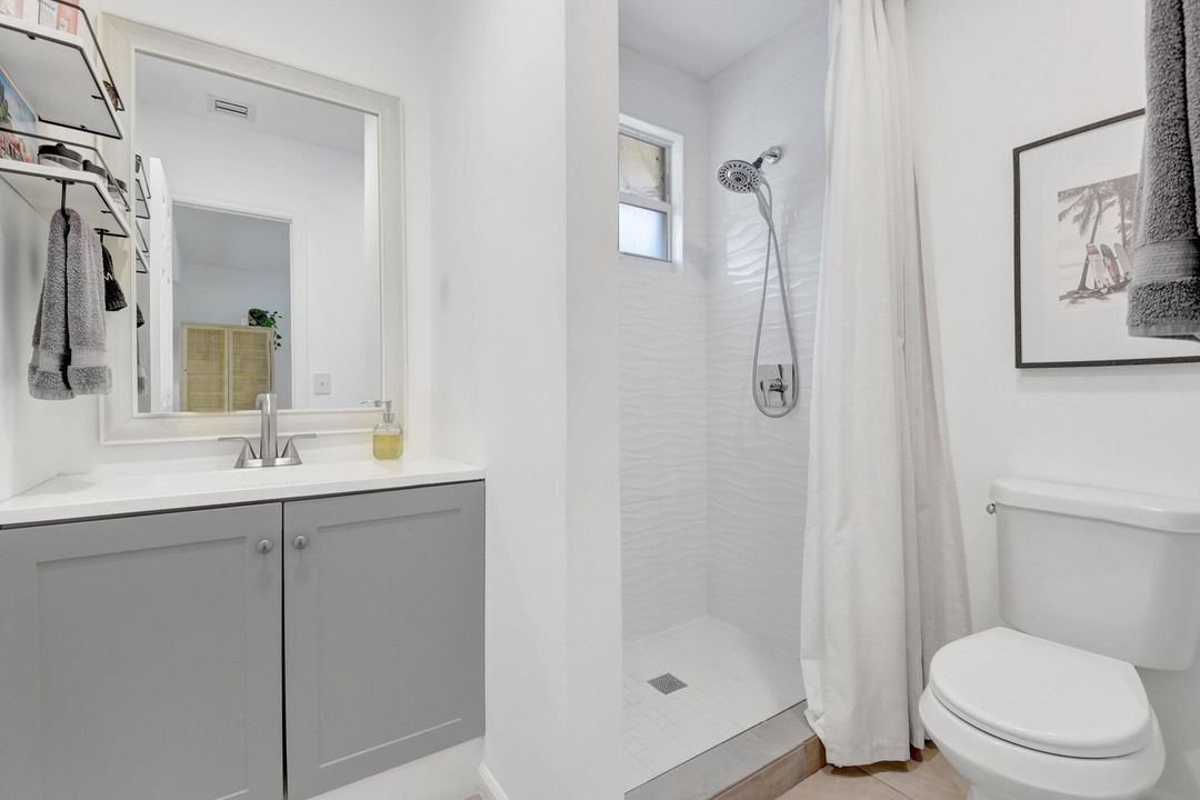 For Sale: $345,000 (2 beds, 1 baths, 720 Square Feet)