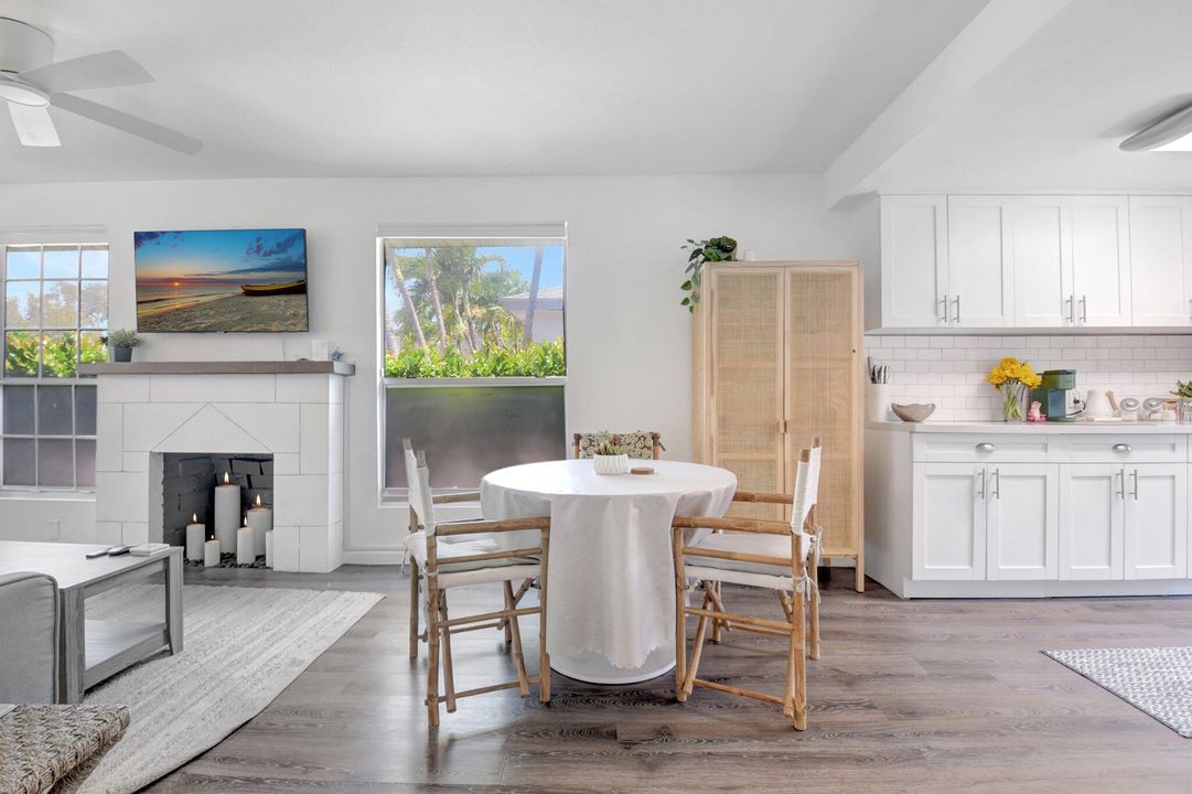 For Sale: $345,000 (2 beds, 1 baths, 720 Square Feet)