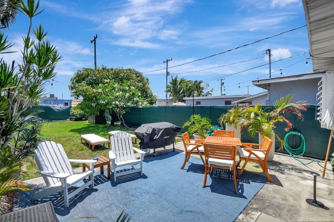 For Sale: $345,000 (2 beds, 1 baths, 720 Square Feet)