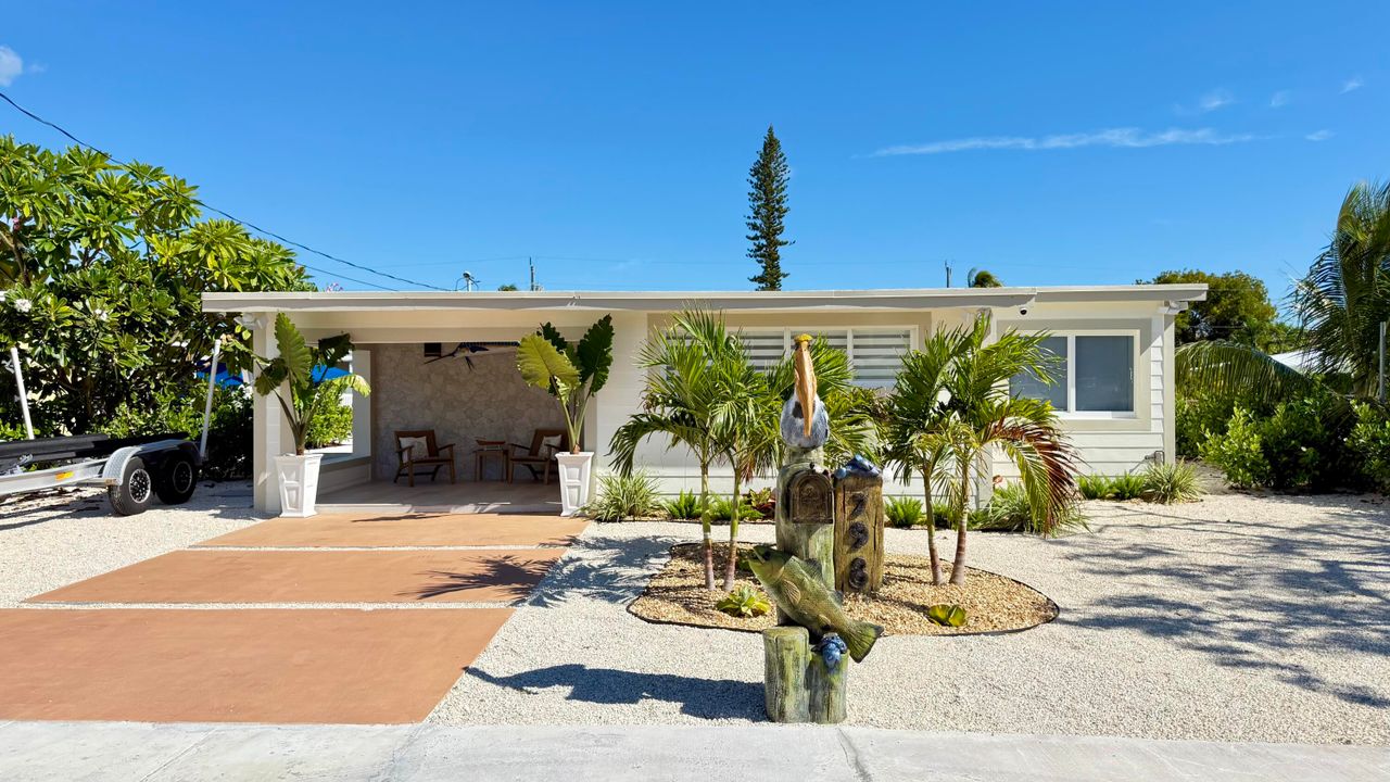 For Sale: $1,200,000 (2 beds, 2 baths, 1056 Square Feet)