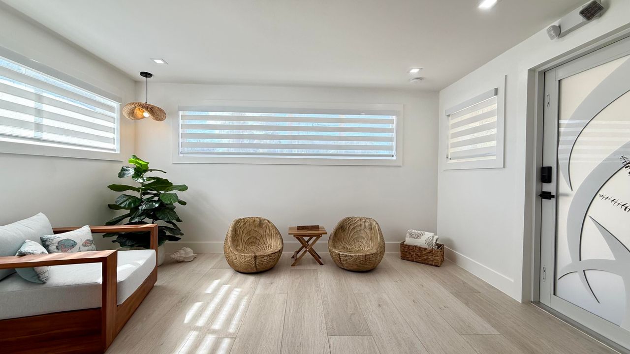 For Sale: $1,200,000 (2 beds, 2 baths, 1056 Square Feet)