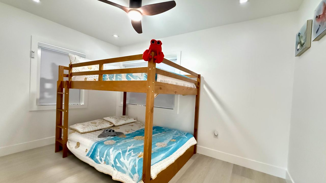 For Sale: $1,200,000 (2 beds, 2 baths, 1056 Square Feet)