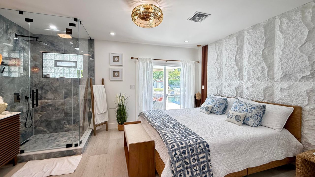 For Sale: $1,200,000 (2 beds, 2 baths, 1056 Square Feet)