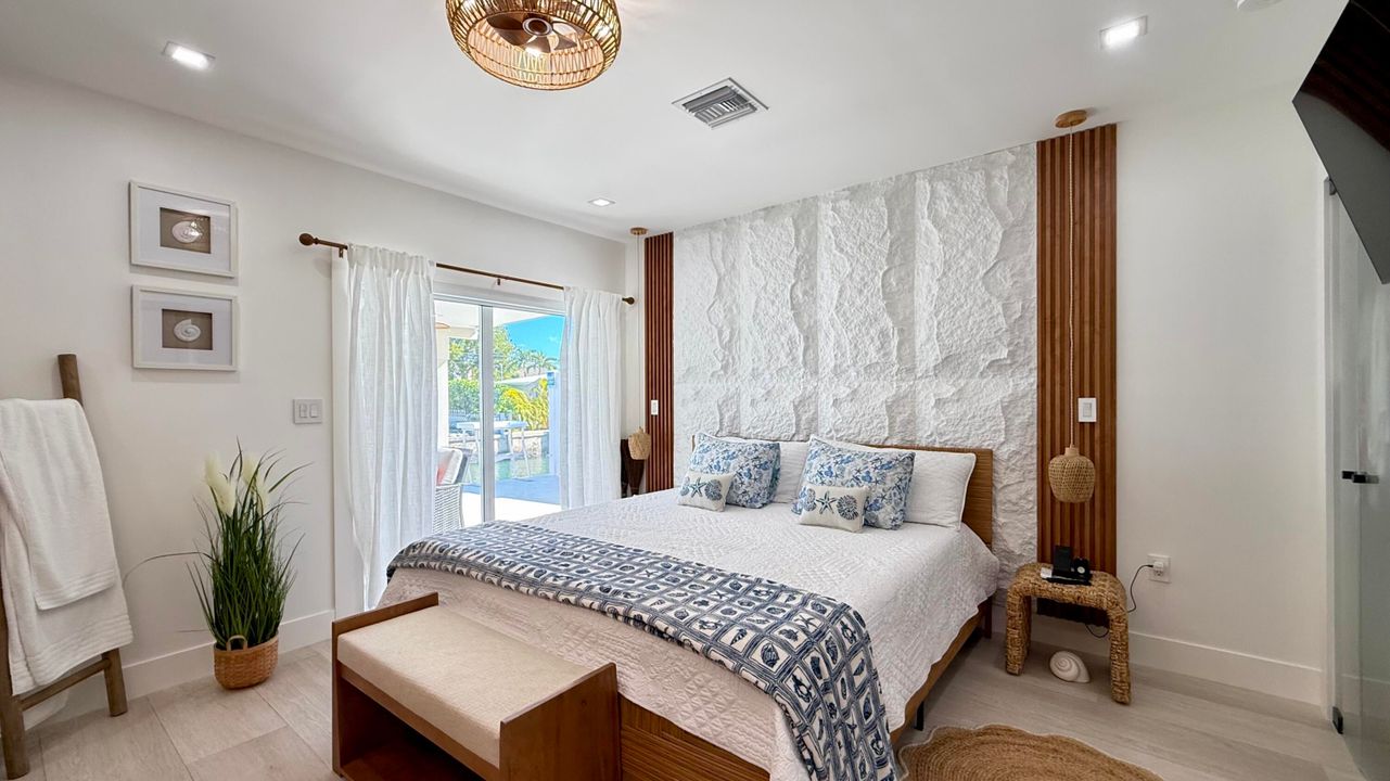 For Sale: $1,200,000 (2 beds, 2 baths, 1056 Square Feet)