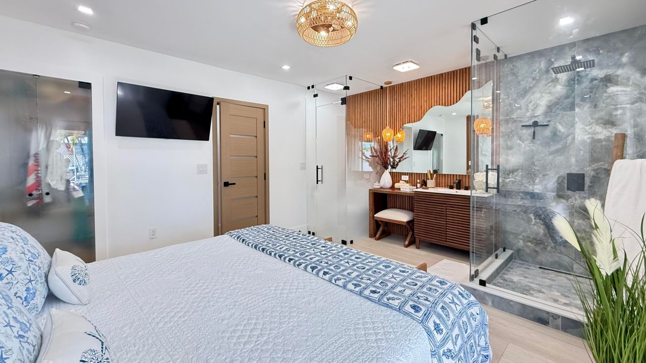 For Sale: $1,200,000 (2 beds, 2 baths, 1056 Square Feet)