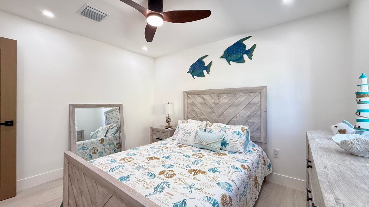 For Sale: $1,200,000 (2 beds, 2 baths, 1056 Square Feet)